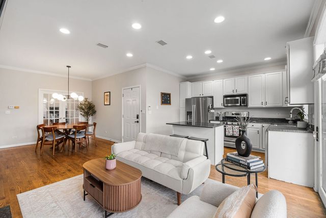1010 W Diversey Parkway 3, Chicago, IL 60614