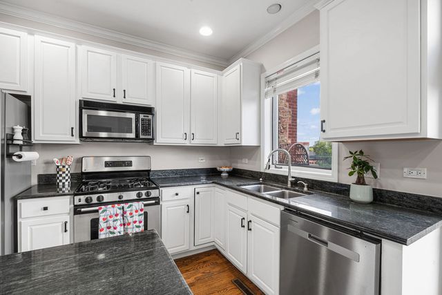 1010 W Diversey Parkway 3, Chicago, IL 60614