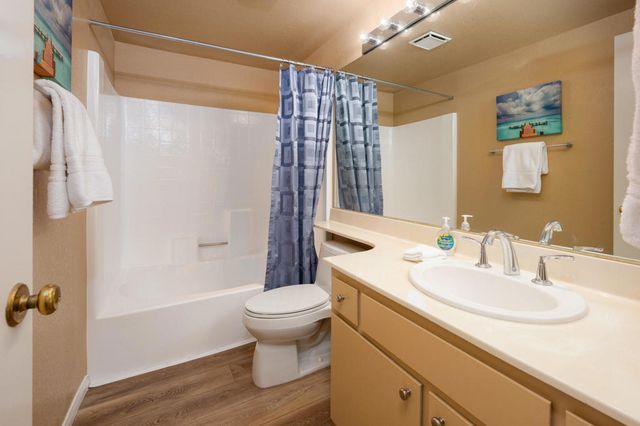 505 S Farrell Drive D18, Palm Springs, CA 92264