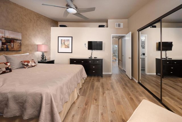 505 S Farrell Drive D18, Palm Springs, CA 92264