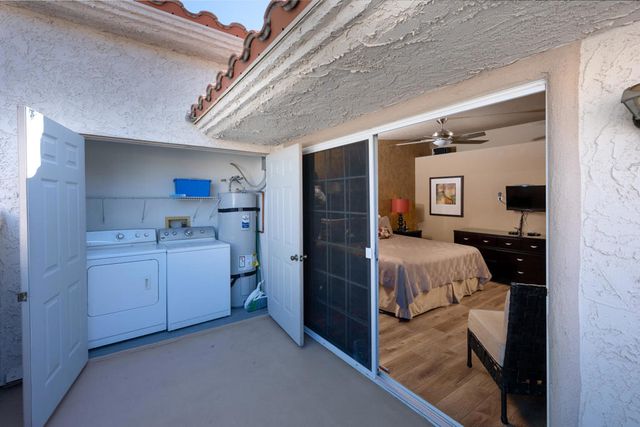 505 S Farrell Drive D18, Palm Springs, CA 92264