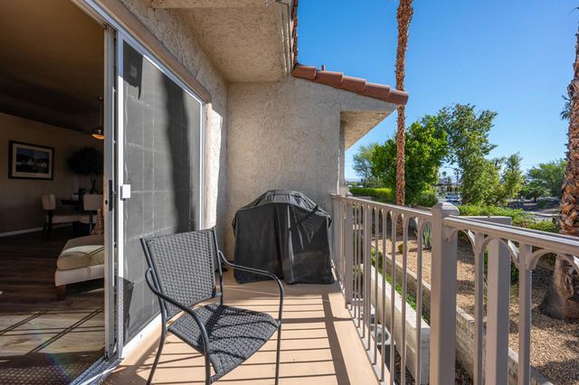505 S Farrell Drive D18, Palm Springs, CA 92264