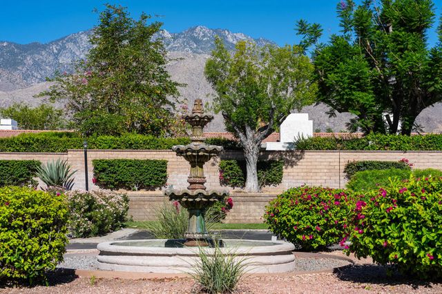 505 S Farrell Drive D18, Palm Springs, CA 92264
