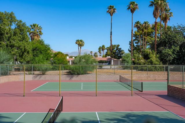 505 S Farrell Drive D18, Palm Springs, CA 92264