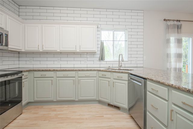 9020 Telford Circle, Johnston, IA 50131