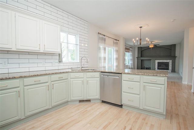 9020 Telford Circle, Johnston, IA 50131