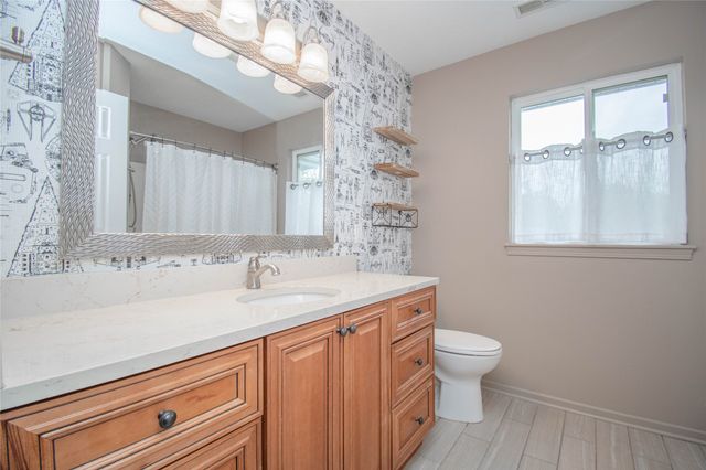 9020 Telford Circle, Johnston, IA 50131