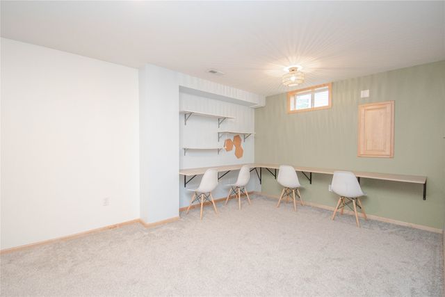 9020 Telford Circle, Johnston, IA 50131