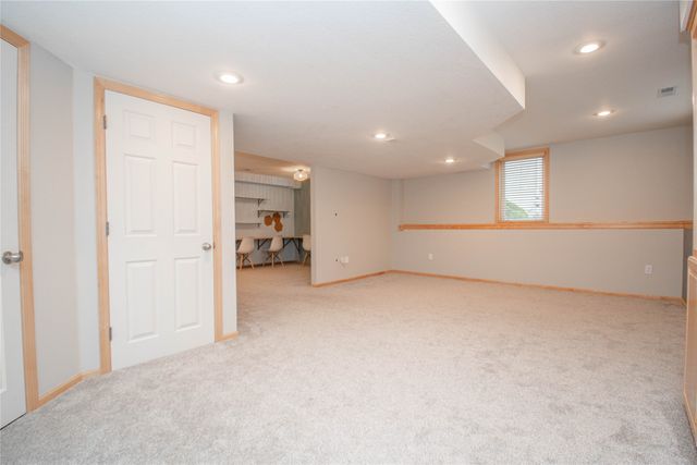 9020 Telford Circle, Johnston, IA 50131