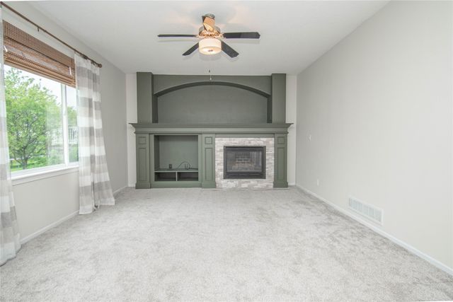 9020 Telford Circle, Johnston, IA 50131