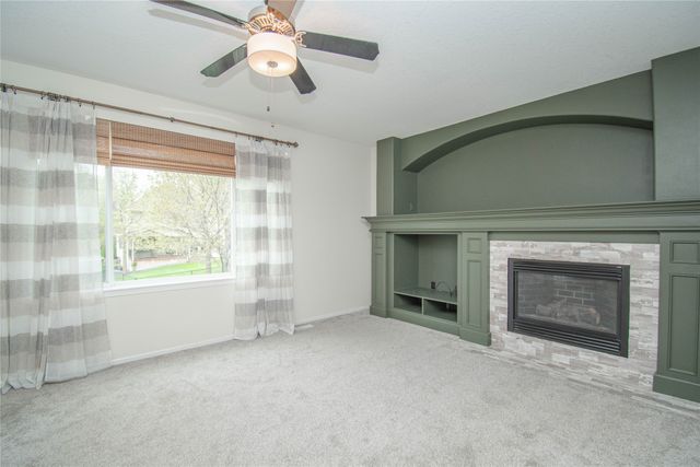 9020 Telford Circle, Johnston, IA 50131
