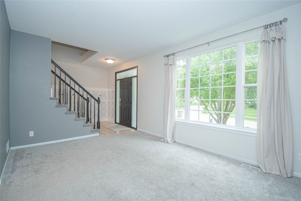 9020 Telford Circle, Johnston, IA 50131