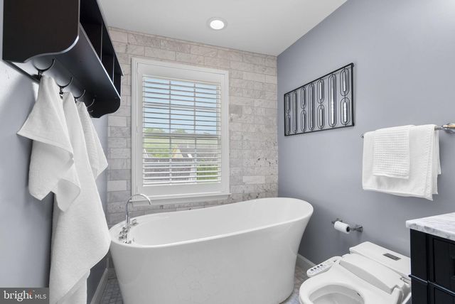 306 HART RD, Gaithersburg, MD 20878
