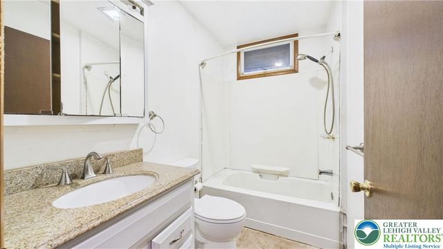 1208 Mattioli Road, Pocono Twp, PA 18321