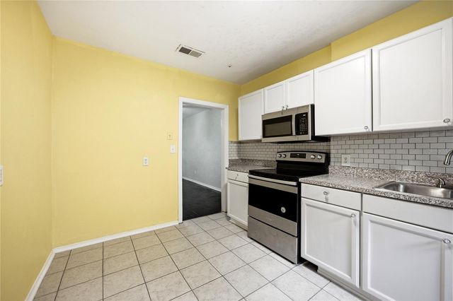 1334 NE 1ST AVENUE, Gainesville, FL 32641