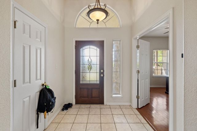 10045 W Cave LOOP, Dripping Springs, TX 78620