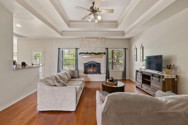 10045 W Cave LOOP, Dripping Springs, TX 78620