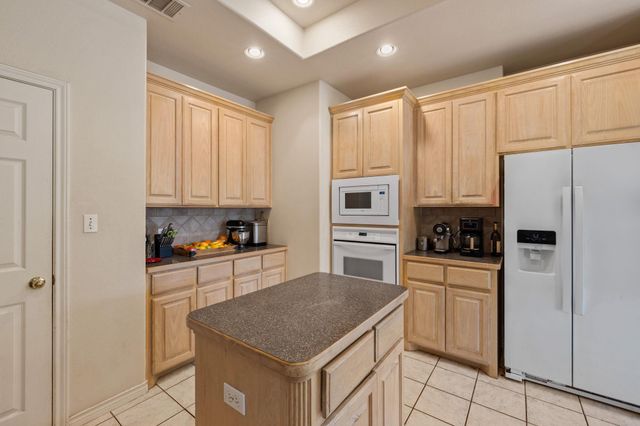 10045 W Cave LOOP, Dripping Springs, TX 78620