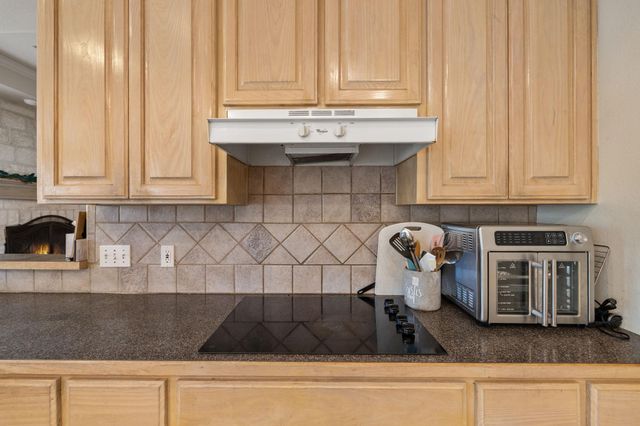 10045 W Cave LOOP, Dripping Springs, TX 78620