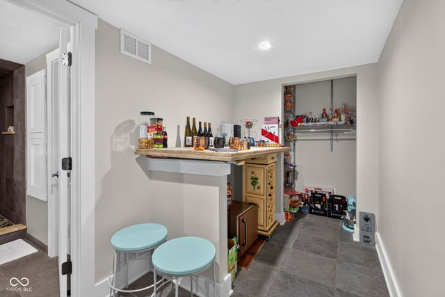 8125 Middle Bay Lane, Indianapolis, IN 46236