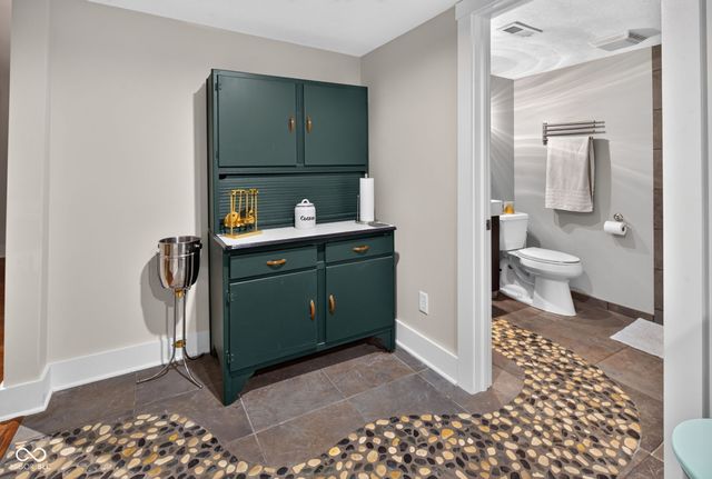 8125 Middle Bay Lane, Indianapolis, IN 46236