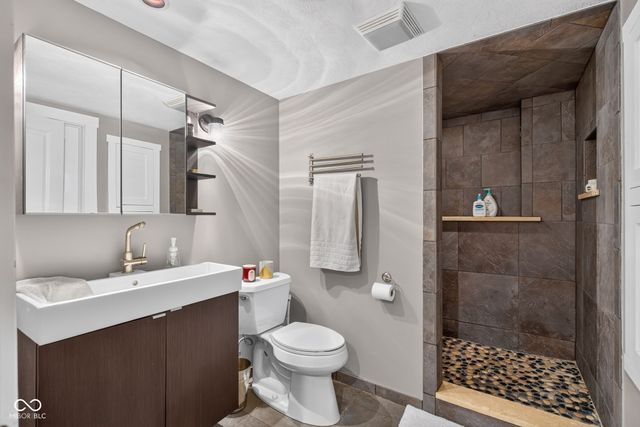 8125 Middle Bay Lane, Indianapolis, IN 46236