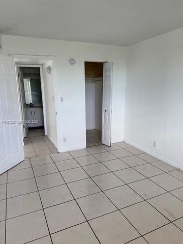 4550 NW 9th St 416E, Miami, FL 33126