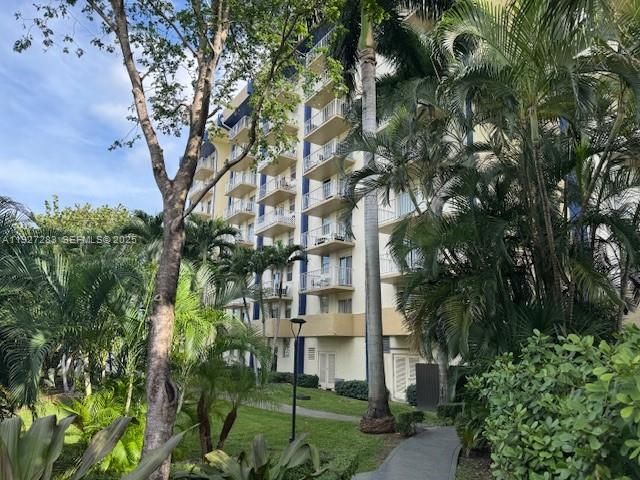 4550 NW 9th St 416E, Miami, FL 33126