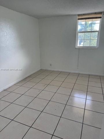 4550 NW 9th St 416E, Miami, FL 33126