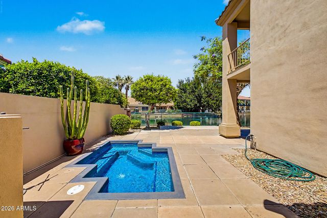 5812 W DEL LAGO Circle, Glendale, AZ 85308