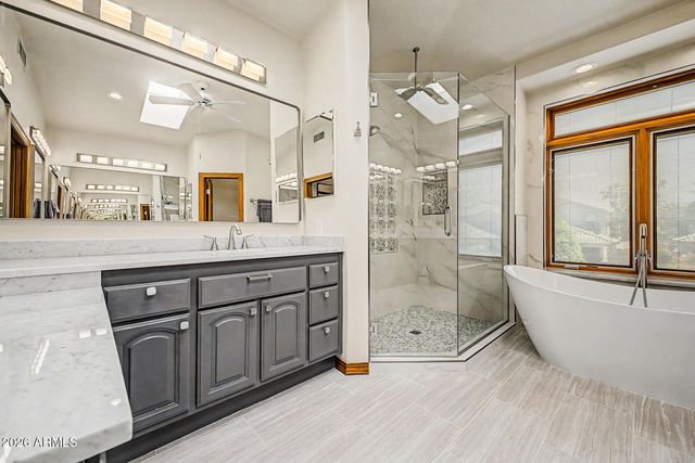 5812 W DEL LAGO Circle, Glendale, AZ 85308