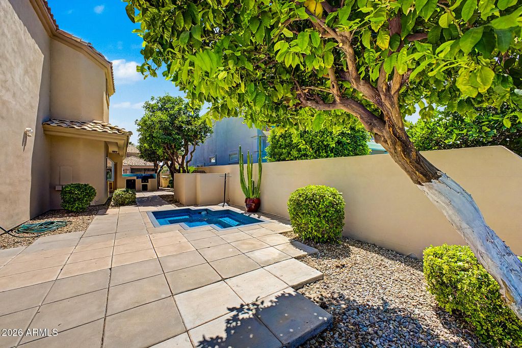Image 10 of property listing at 5812 W DEL LAGO Circle, Glendale, AZ 85308