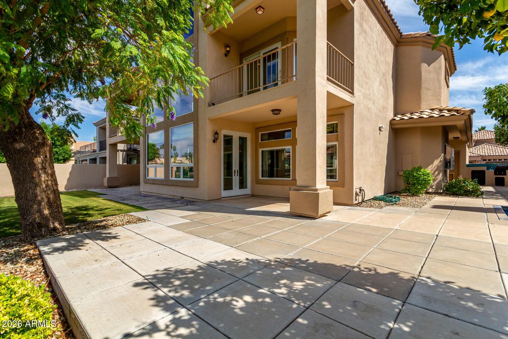 Image 16 of property listing at 5812 W DEL LAGO Circle, Glendale, AZ 85308