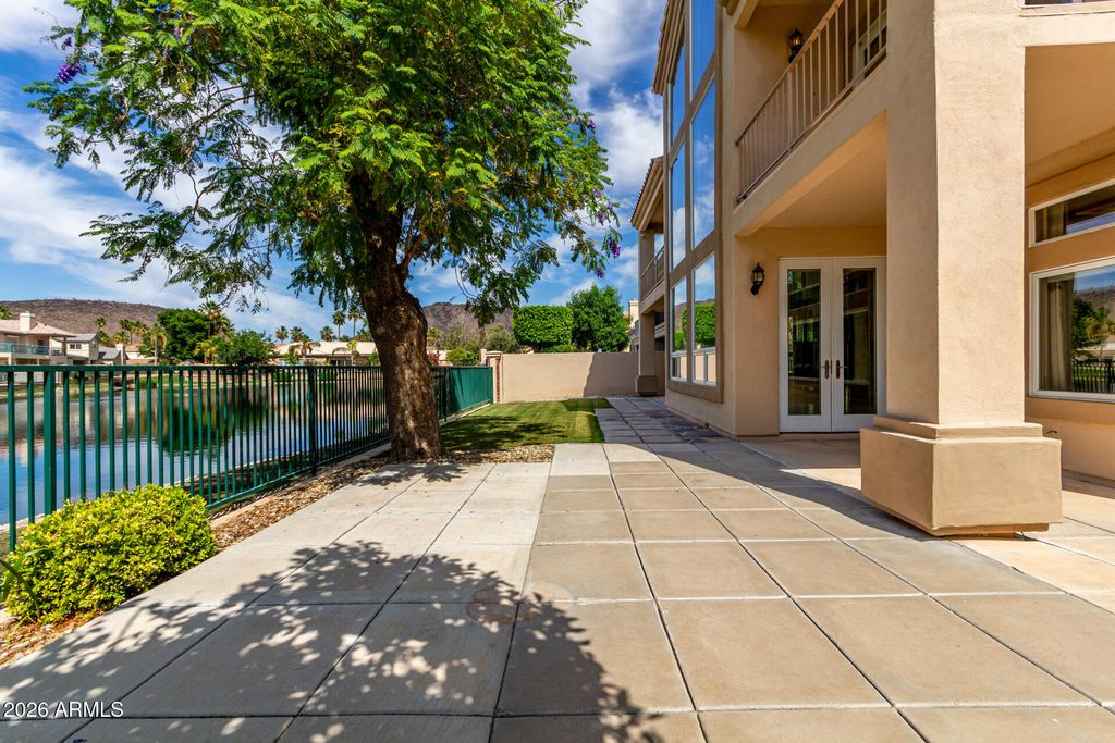 Image 17 of property listing at 5812 W DEL LAGO Circle, Glendale, AZ 85308