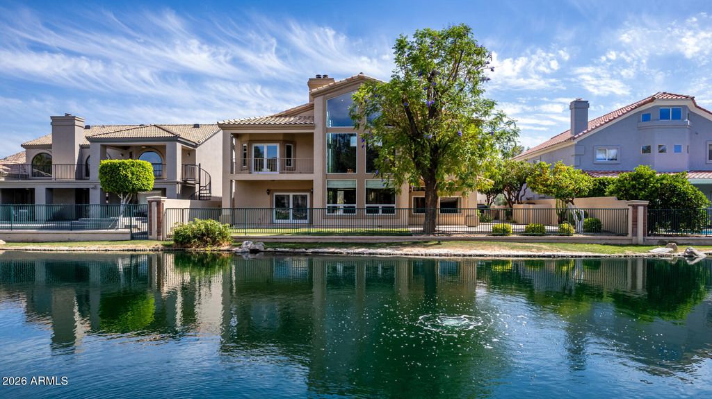 Image 20 of property listing at 5812 W DEL LAGO Circle, Glendale, AZ 85308