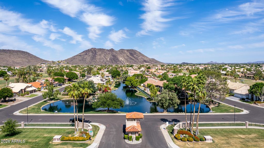 Image 23 of property listing at 5812 W DEL LAGO Circle, Glendale, AZ 85308