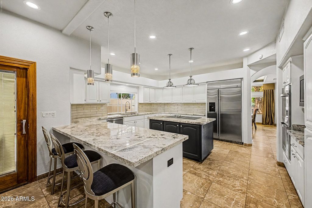 Image 4 of property listing at 5812 W DEL LAGO Circle, Glendale, AZ 85308