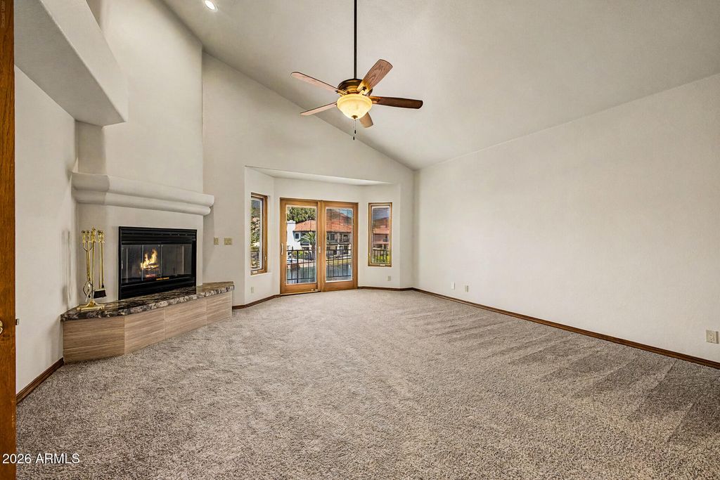 Image 7 of property listing at 5812 W DEL LAGO Circle, Glendale, AZ 85308