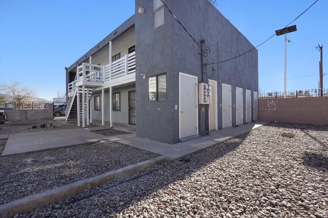 301 Grove Street NE, Albuquerque, NM 87108