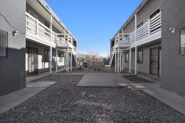 301 Grove Street NE, Albuquerque, NM 87108