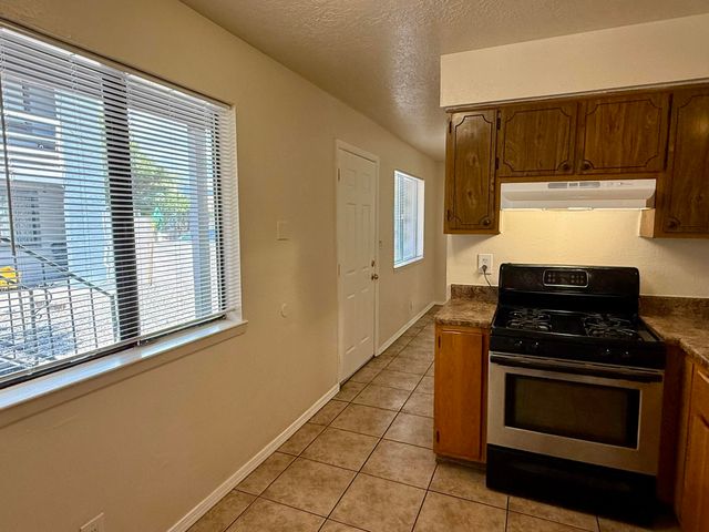 301 Grove Street NE, Albuquerque, NM 87108