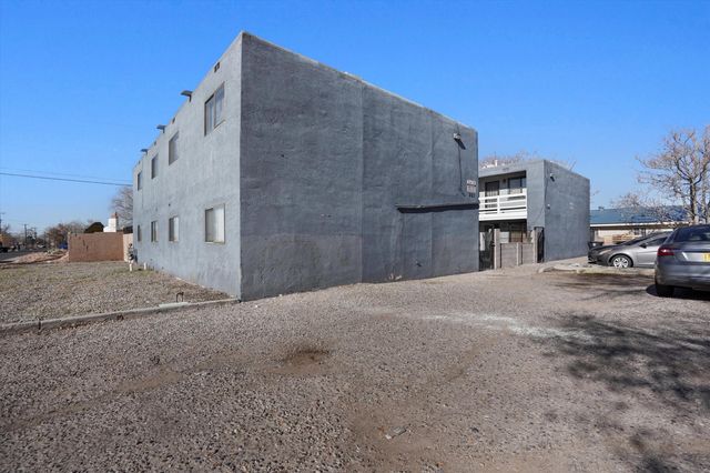 301 Grove Street NE, Albuquerque, NM 87108