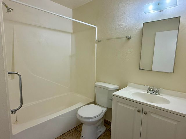 301 Grove Street NE, Albuquerque, NM 87108