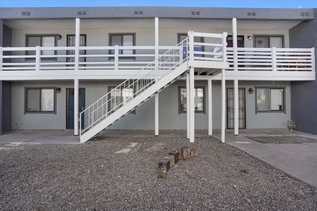 301 Grove Street NE, Albuquerque, NM 87108