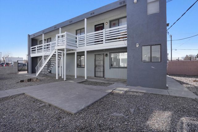 301 Grove Street NE, Albuquerque, NM 87108