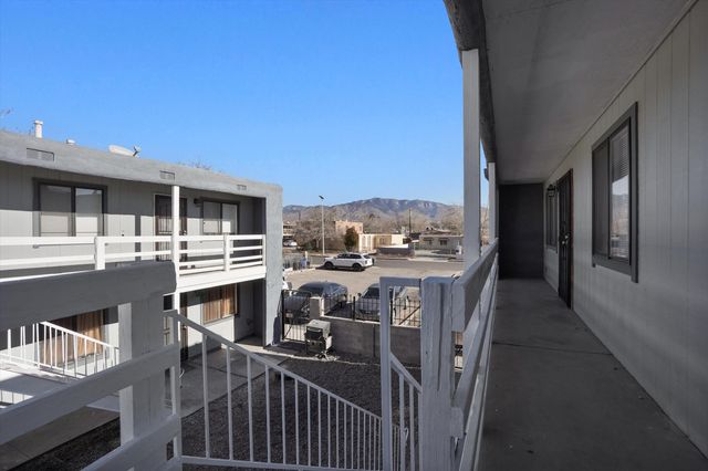 301 Grove Street NE, Albuquerque, NM 87108