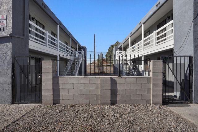 301 Grove Street NE, Albuquerque, NM 87108