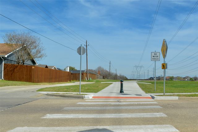 5300 Ragan Drive, The Colony, TX 75056