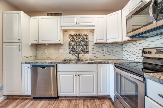 5300 Ragan Drive, The Colony, TX 75056