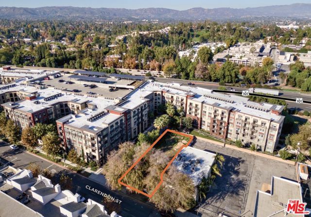 22045 Clarendon Street, Woodland Hills (los Angeles), CA 91367